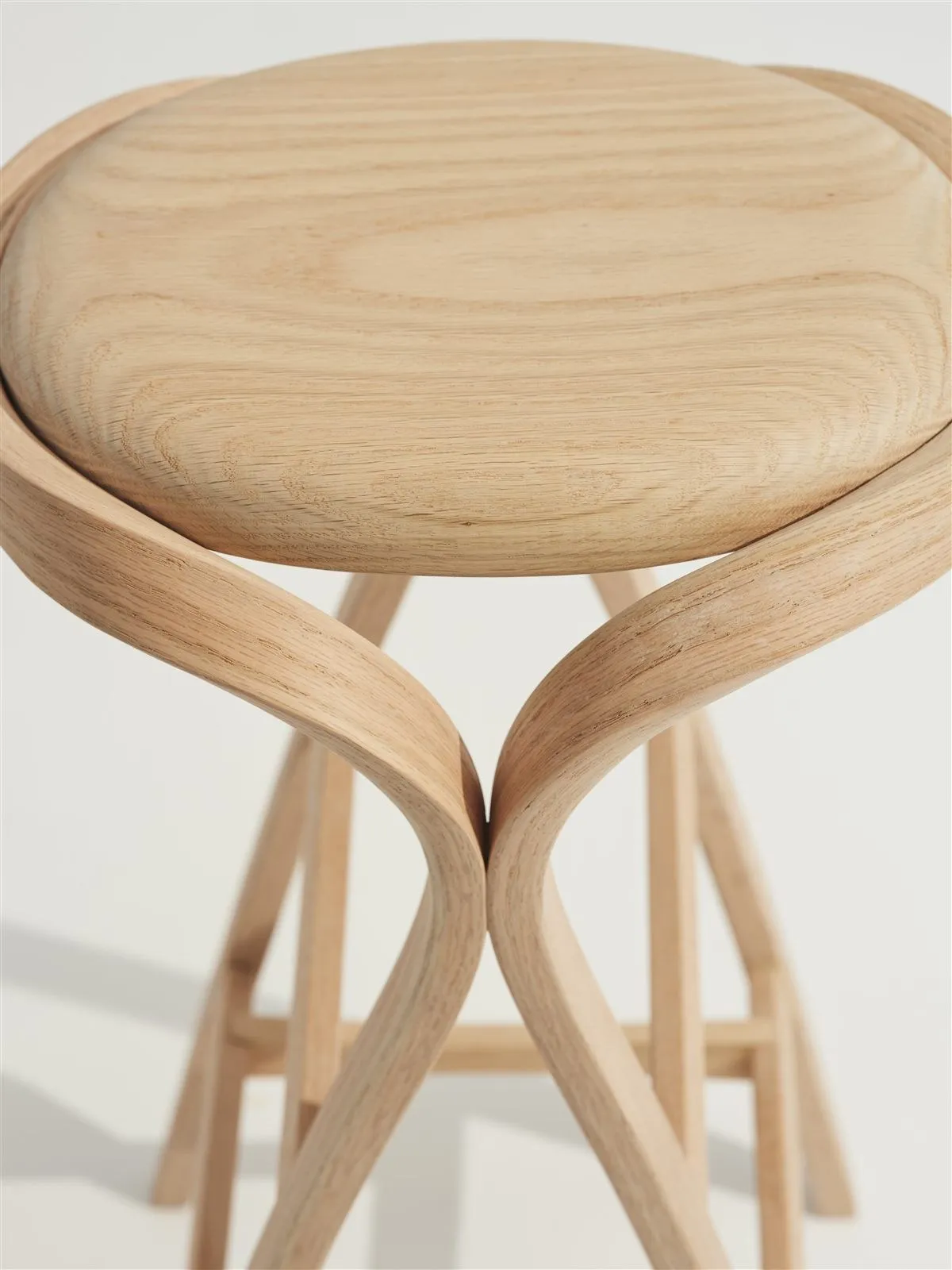 Barlovento, the seat and bent legs from above