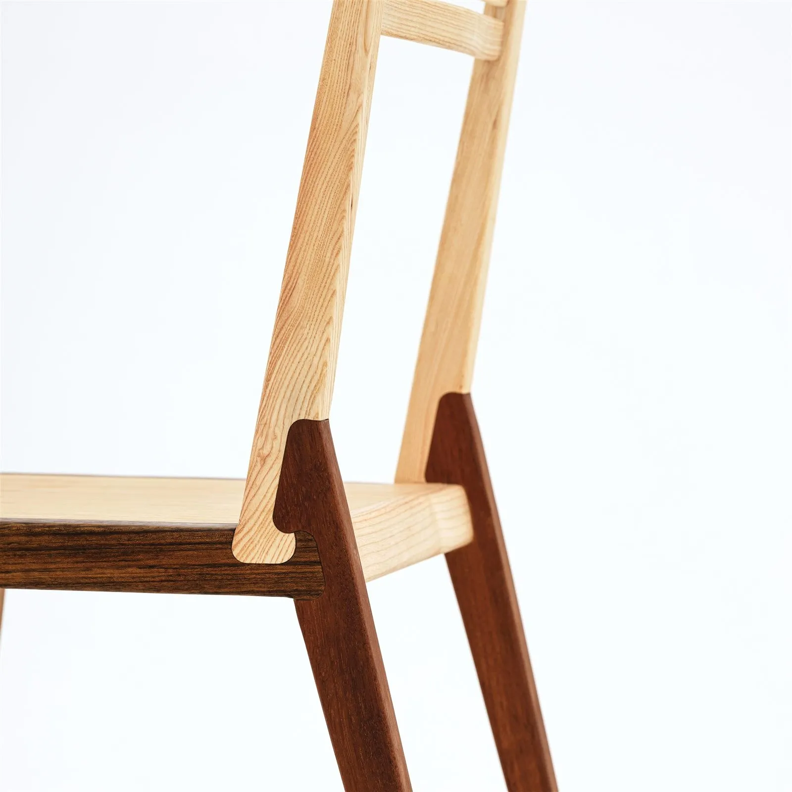 Sapiens chair, detail of the back and legs