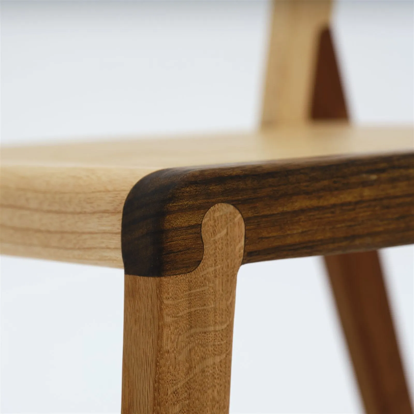 Sapiens chair, detail of the seat joint