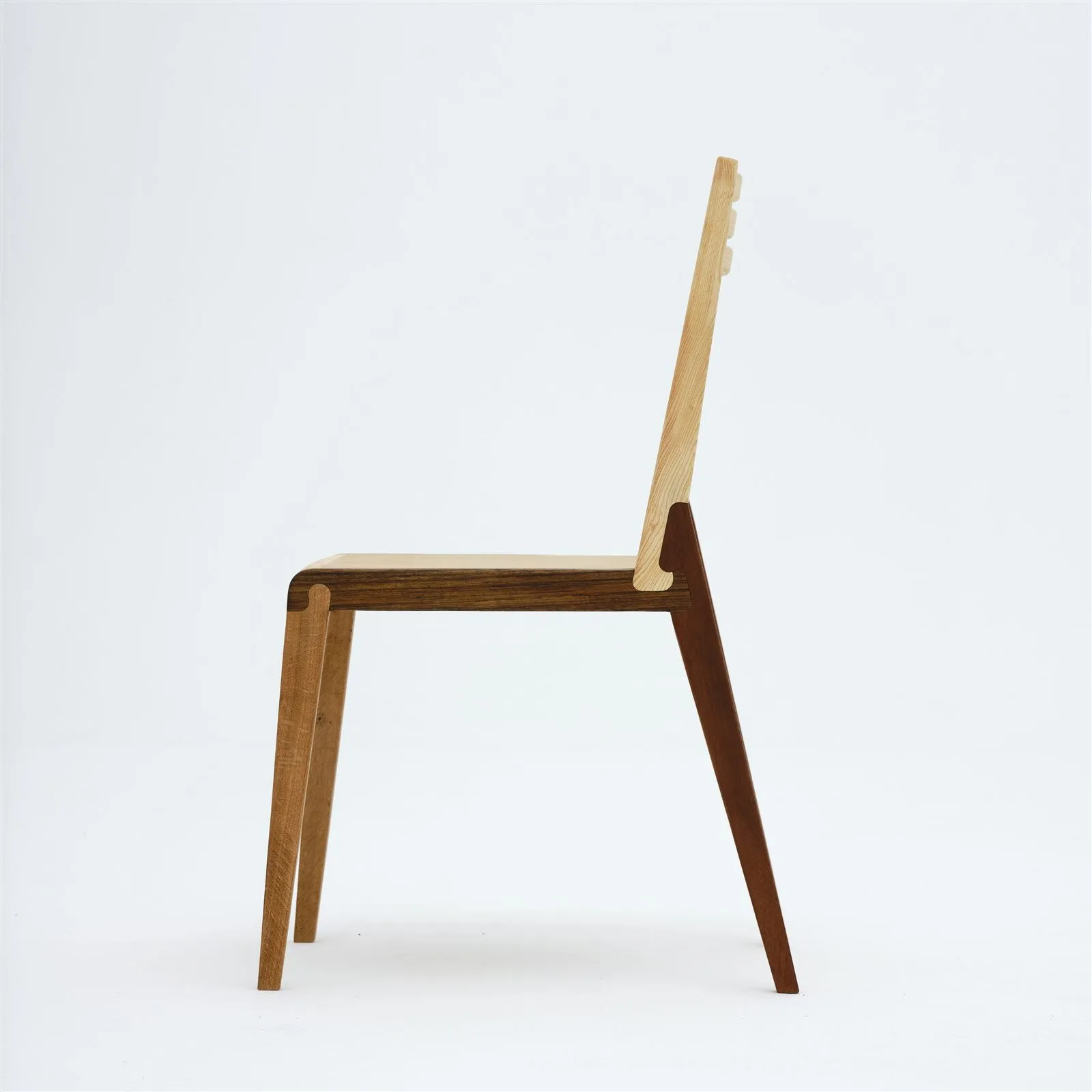 Sapiens chair, side view