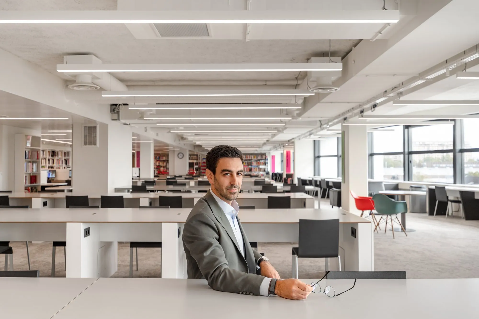 Andrés Mariño Maza in the reading room of BPI Lumière, Bibliothèque publique d'information, Paris